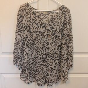 NWT Democracy Women's Size 2X Animal Print Blouse Leopard Tiger Split V-Neck Top